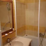 Les Trois Domaines آكس ليه تيرْم