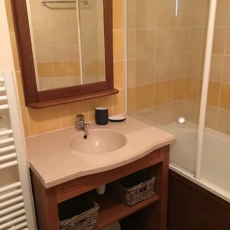 Les Trois Domaines Apartment *